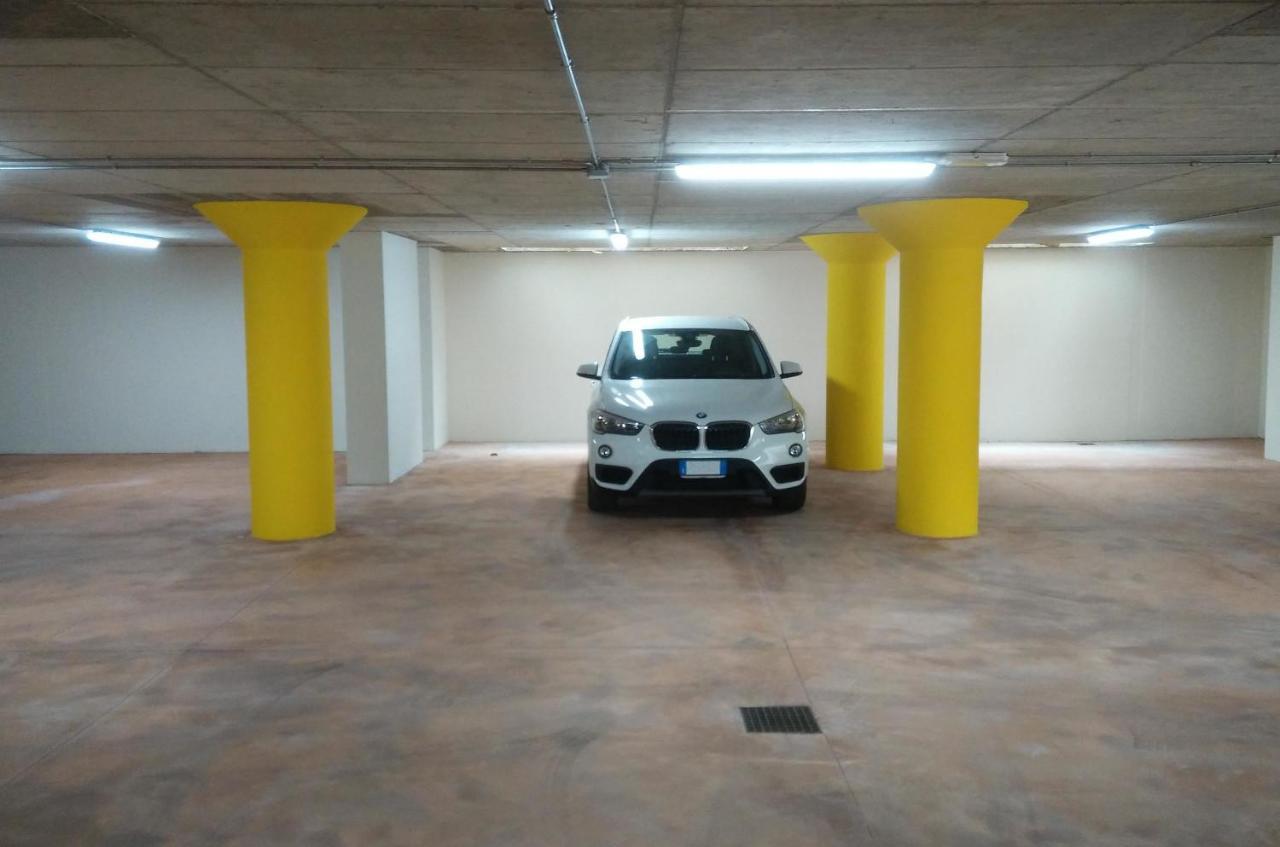 Charme Con Parcheggio Apartment ลุคคา ภายนอก รูปภาพ