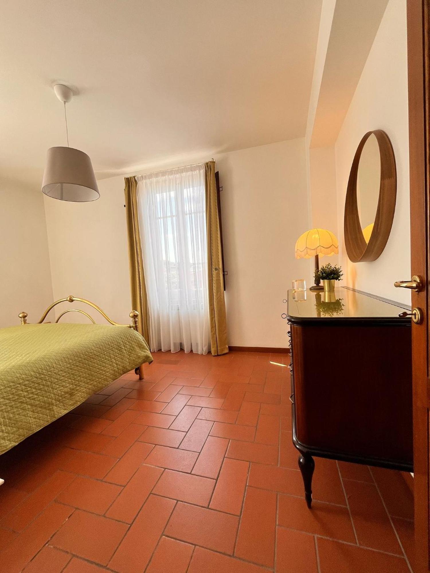 Charme Con Parcheggio Apartment ลุคคา ภายนอก รูปภาพ