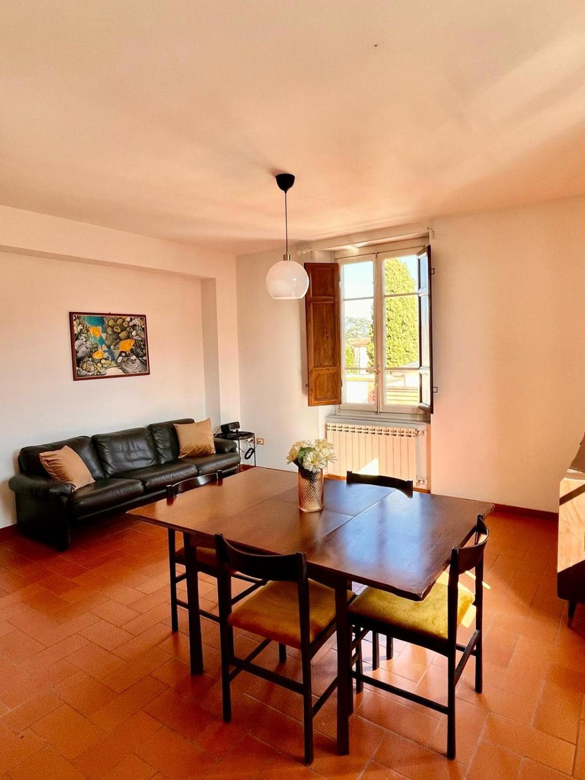Charme Con Parcheggio Apartment ลุคคา ภายนอก รูปภาพ