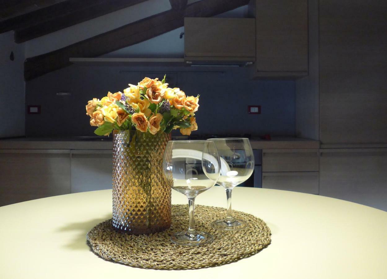 Charme Con Parcheggio Apartment ลุคคา ภายนอก รูปภาพ