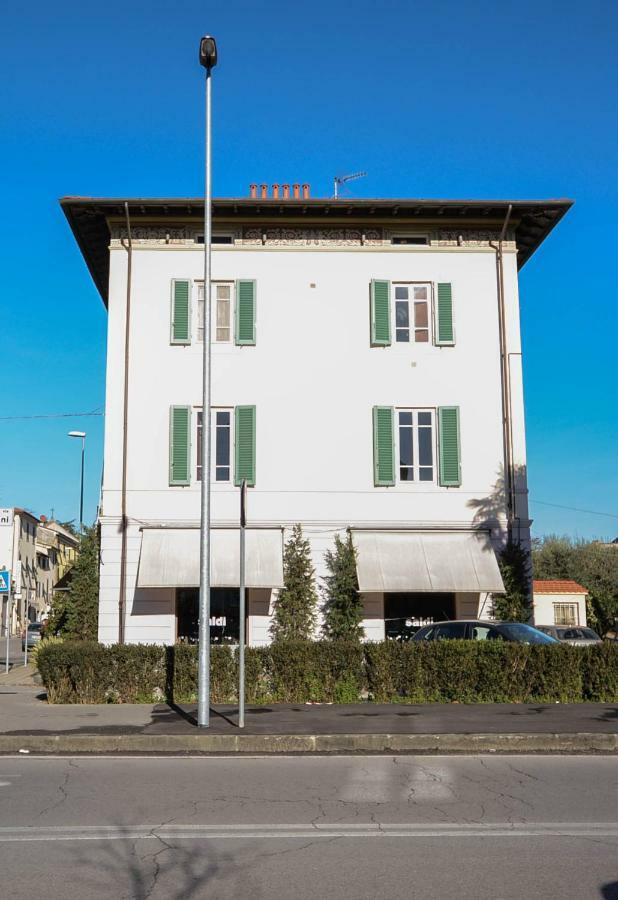 Charme Con Parcheggio Apartment ลุคคา ภายนอก รูปภาพ