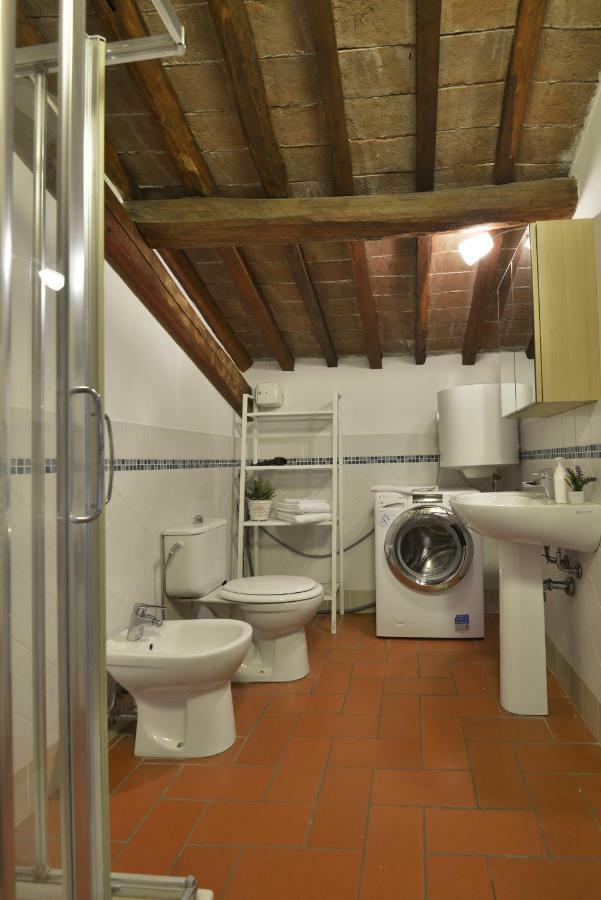 Charme Con Parcheggio Apartment ลุคคา ภายนอก รูปภาพ